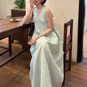 SUKI - Đầm xoè sọc cổ V - osu