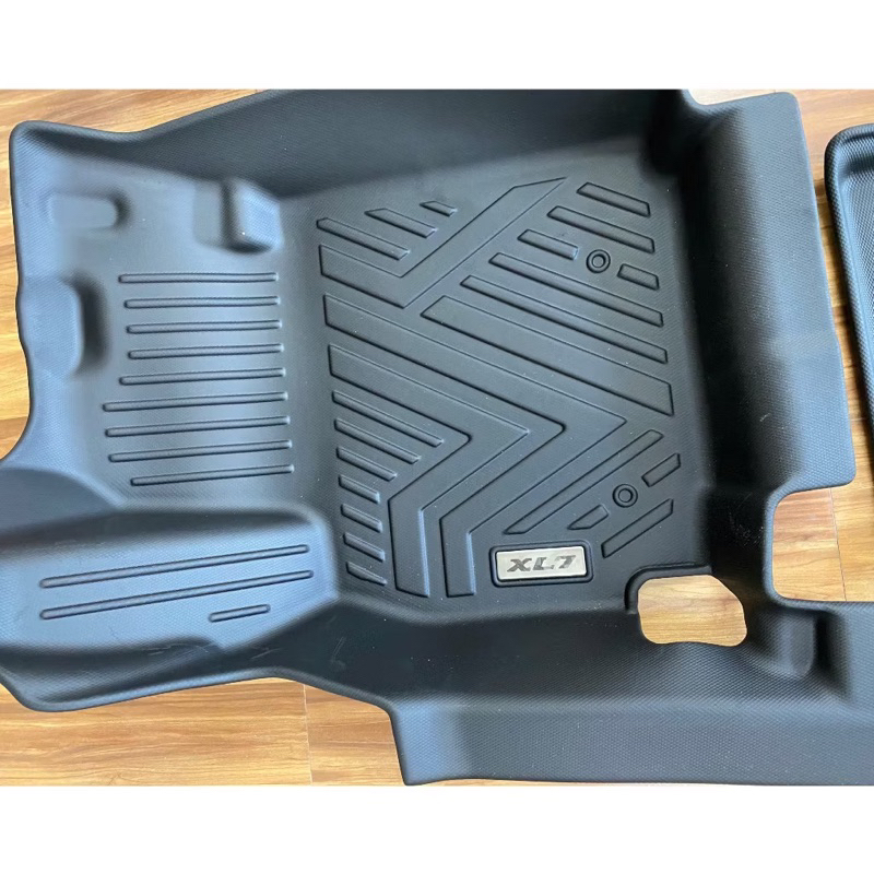 Thảm lót sàn nhựa TPE 5D xe Suzuki XL7/Ertiga tràn viền bậc hàng cao cấp