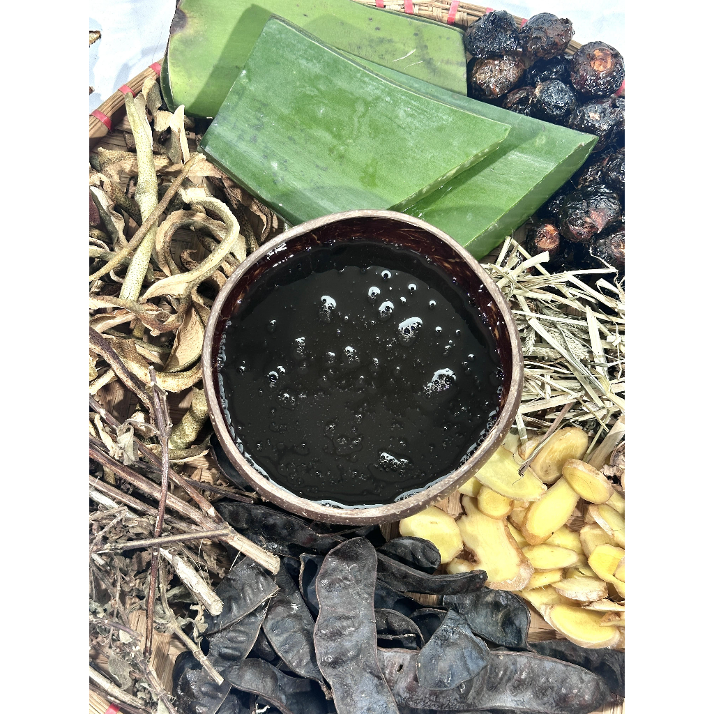 Dầu gội thảo mộc nuôi dưỡng tóc Mộc Hương Sơn chai 330ml: Cô đặc từ bồ kết, hà thủ ô và nhiều loại thảo dược khác