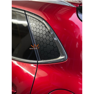 Decal đen mờ hoạ tiết tổ ong trang trí kính ô tô, dán trụ bóng ô tô ( dùng được đa vị trí )