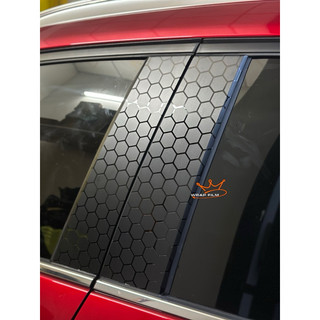 Decal đen mờ hoạ tiết tổ ong trang trí kính ô tô, dán trụ bóng ô tô ( dùng được đa vị trí )