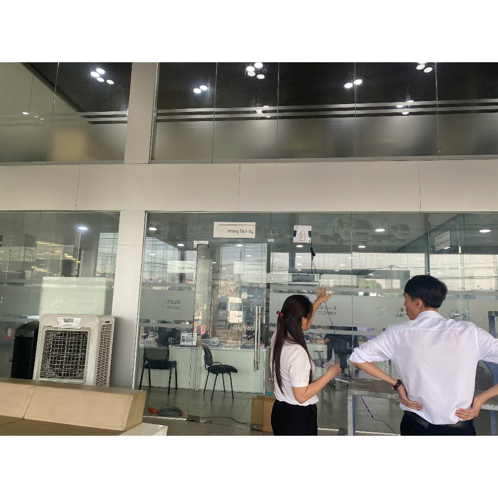 Robot lau kính cao cấp Tahawa Nhật Bản TH-YW530- Hệ thống phun nước 4 vòi đa hướng -Phiên Bản Nâng Cấp 2026