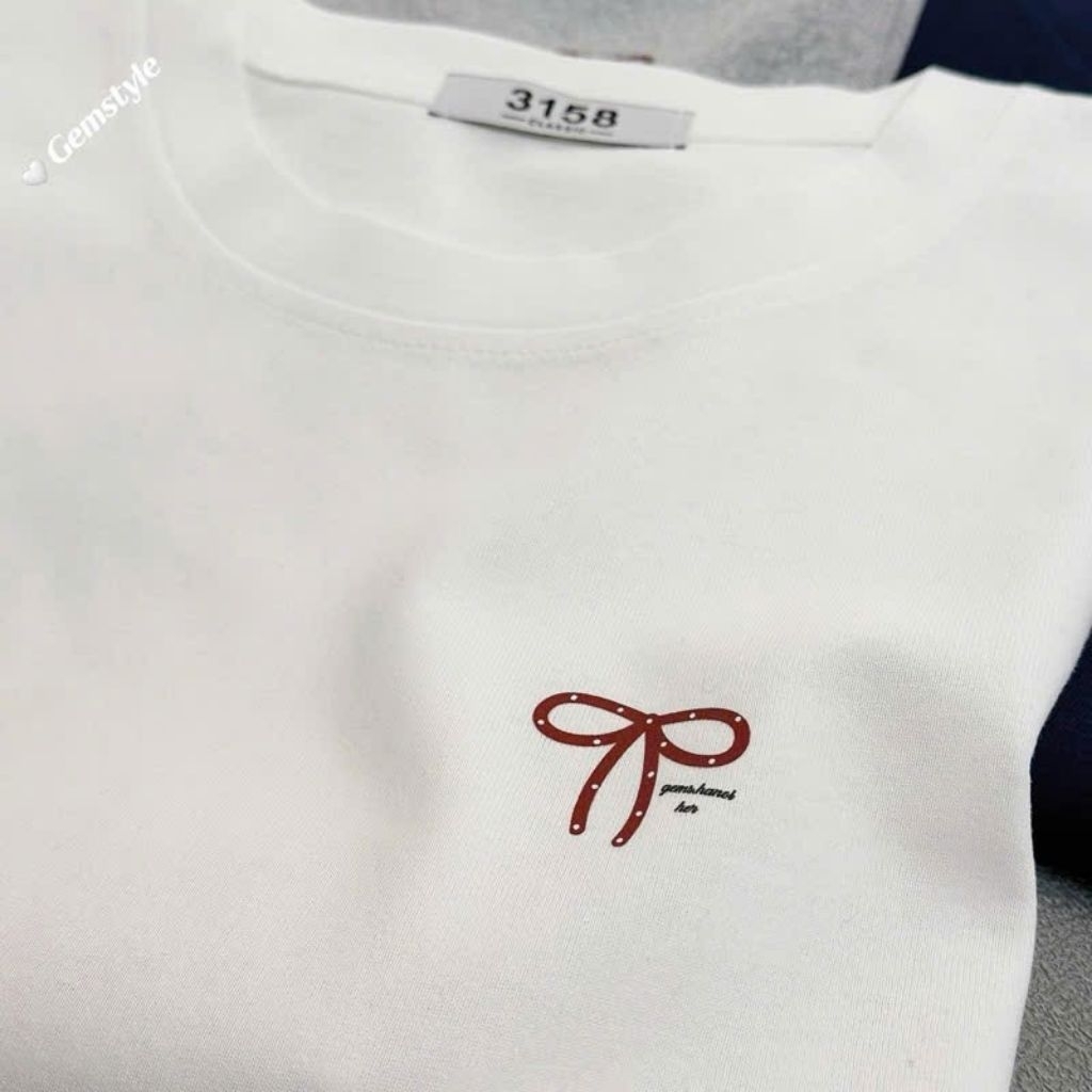 Áo phông nữ cổ tròn, in hình nơ ở ngực form rộng chất vải cotton su mỏng mát