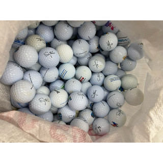 Bóng golf cũ Santine có xước vẫn trắng sáng đẹp 85%