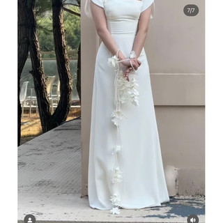Hoa cưới cầm tay cô dâu dáng dài Lan Viên 1