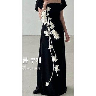 Hoa cưới cầm tay cô dâu dáng dài Lan Viên 1