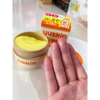 Kem bôi nứt nẻ tràm ngứa YUSKINA 120G Nhật Bản