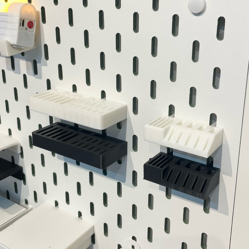 Giá có khe cắm USB & SD Card cho bảng Pegboard Lỗ Dọc | Phụ Kiện Pegboard Đa Năng