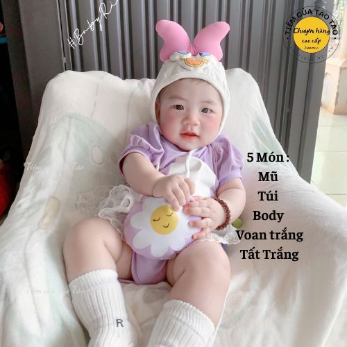 Bodysuit Vịt Daisy Duck kèm mũ, túi đeo chéo, tặng kèm tất trắng cho bé gái hoạt hình size 3-13kg