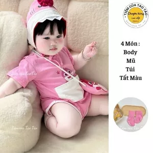 Set body cá mập hồng tặng kèm mũ và túi đeo chéo, tất hồng cho bé trai gái cover Hàn Quốc 3-13kg