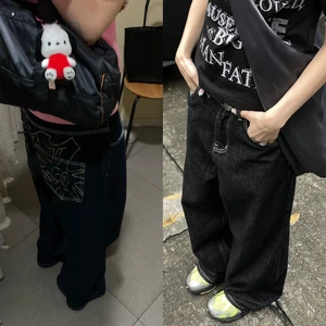 Quần jean ống rộng màu đen trơn phối hoạ tiết thêu phía sau unisex cá tính QJ012 - Tiktik