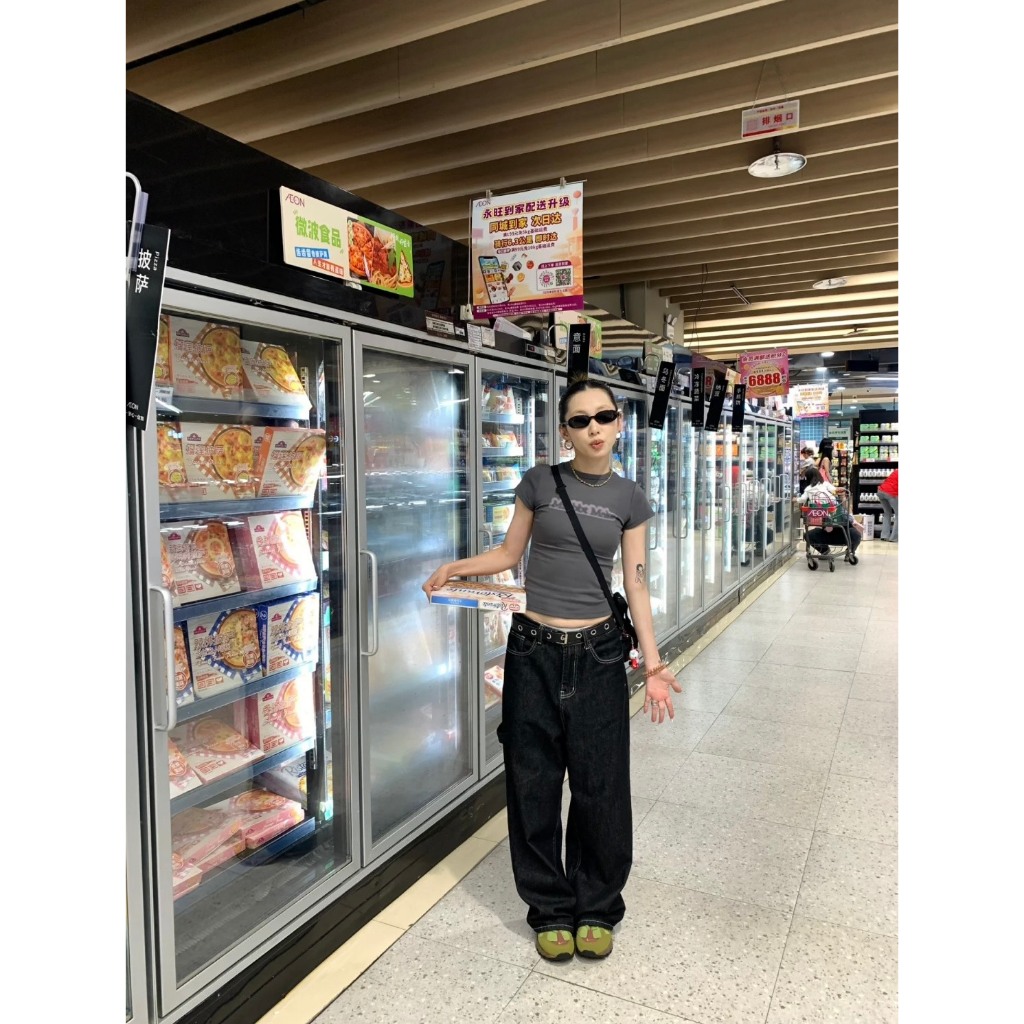 (SẴN) Quần jean ống rộng màu đen trơn phối hoạ tiết thêu phía sau unisex cá tính QJ012 - Tiktik