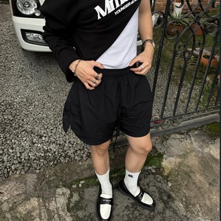 Quần dù MMESTLINE "HAUTE" AIR SHORT form trên gối chất liệu gió thoáng mát
