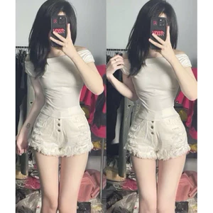 Set bộ áo bbt trễ vai trắng + quần jean 4 cúc trắng