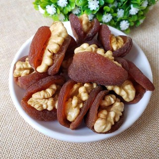 Chà là kẹp Óc Chó,món ăn vặt vừa giòn,vừa ngọt thanh đem đến sức khỏe vàng.Sự kết hợp đơn giản đem nhiều dinhdưỡng