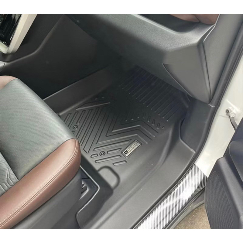 Thảm lót sàn nhựa TPE 5D tràn viền bậc xe Toyota innova cross 2024-2025 hàng cao cấp