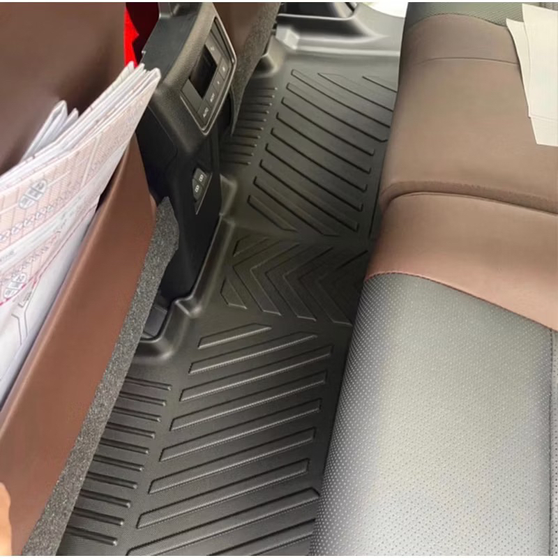 Thảm lót sàn nhựa TPE 5D tràn viền bậc xe Toyota innova cross 2024-2025 hàng cao cấp