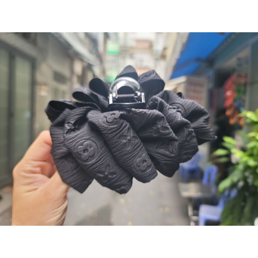 Đen họa tiết dập nổi