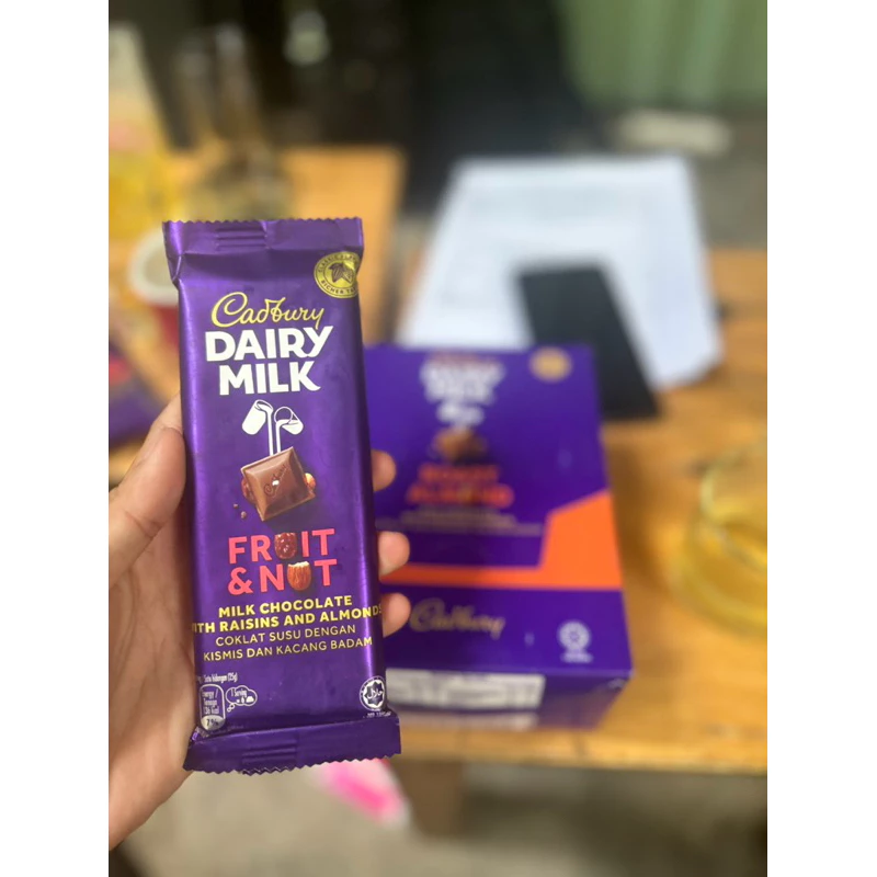 🍫 Socola Cadbury Dairy Milk Hộp 12 Thanh - Vị Sữa 85gr, Hạnh Nhân 80gr, Trái Cây 80gr - Team Vàng Chuẩn Hàng Âu. — ảnh 1
