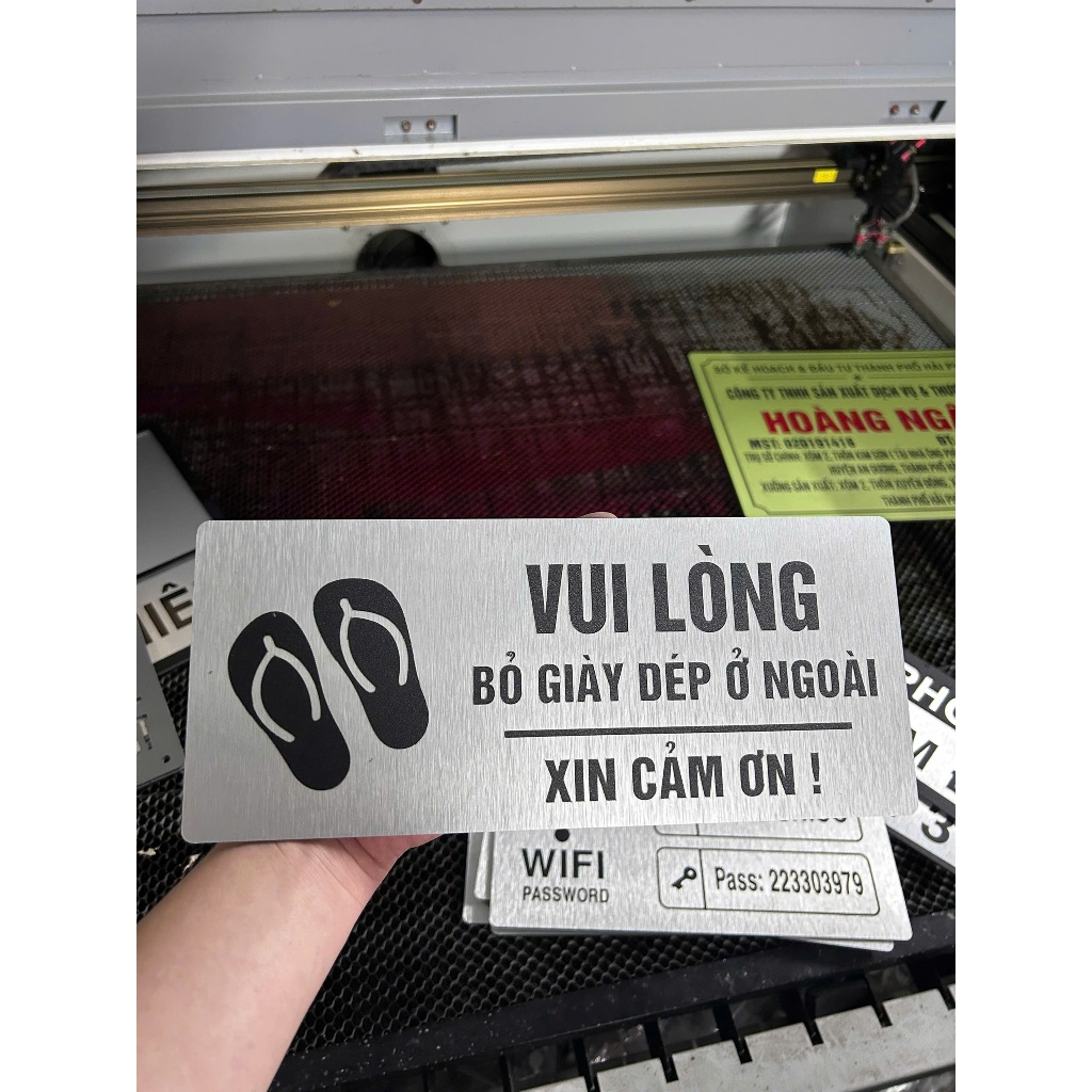 bảng , BIỂN vui lòng để GIÀY DÉP BÊN NGOÀI