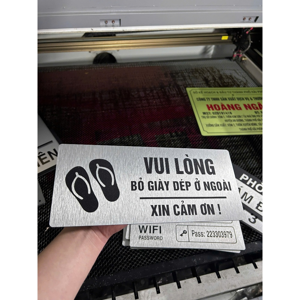 bảng , BIỂN vui lòng để GIÀY DÉP BÊN NGOÀI