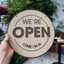 Mẫu Bảng gỗ open closed 2 mặt thông báo mở cửa đóng cửa treo trang trí cửa hàng, quán cà phê thiết kế theo yêu cầu
