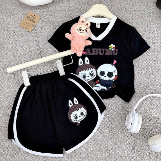 10-45KG.Sét bộ cộc tay cho bé gái (không kèm gấu) in hình labubu vải cotton.M14