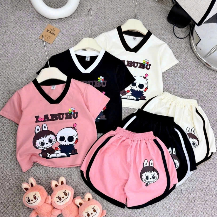10-45KG.Sét bộ cộc tay cho bé gái (không kèm gấu) in hình labubu vải cotton.M14