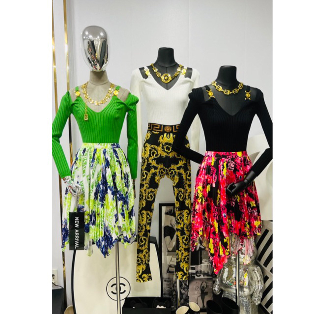 set áo sơ mi voan và leggings hồng chữ Versace