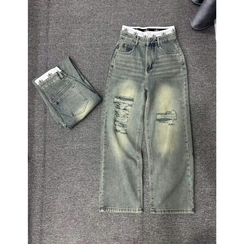 Quần Jeans Ống Rộng Rách Nhẹ Phối Cạp Chữ Alo