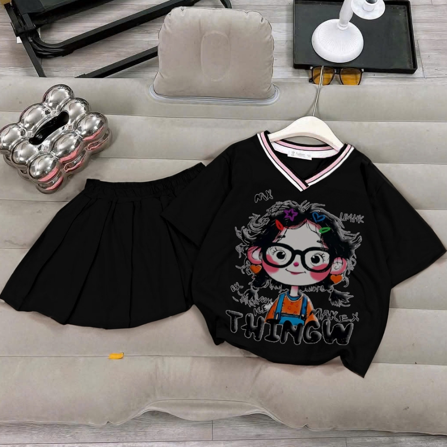 Sét chân váy xếp ly có lót bảo hộ cho bé gái in hình cô gái tóc rối chất vải cotton mềm mịn thấm hút mồ hôi.VS04