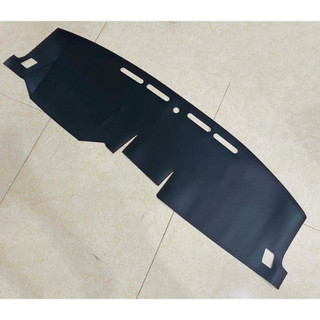 Thảm taplo xe Toyota Yaris Cross 2023 - 2024 - 2025 chất liệu da carbon màu đen cao cấp chống nắng nóng hiệu quả