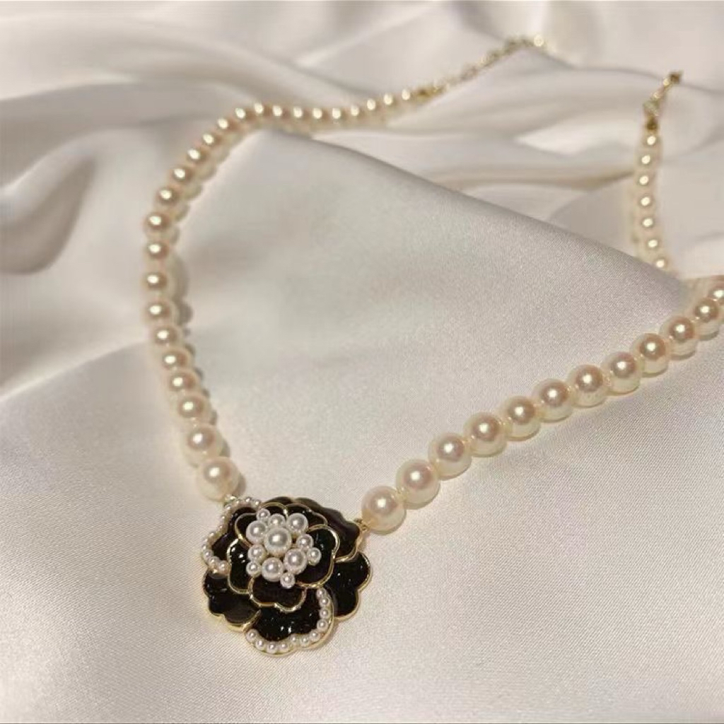 Dây chuyền De Merci Accessories Hoa kết hợp dây ngọc trai tiểu thư