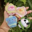 Móc khoá voi, vịt, heo, gấu trúc đội vòng hoa bằng len handmade (ảnh thật shop chụp)