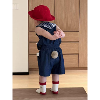Set áo sát nách + quần short gắn đuôi bông len cho bé