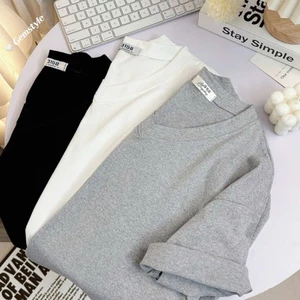 Áo phông cổ tim nữ trơn unisex chất liệu vải cotton thấm hút mồ hôi