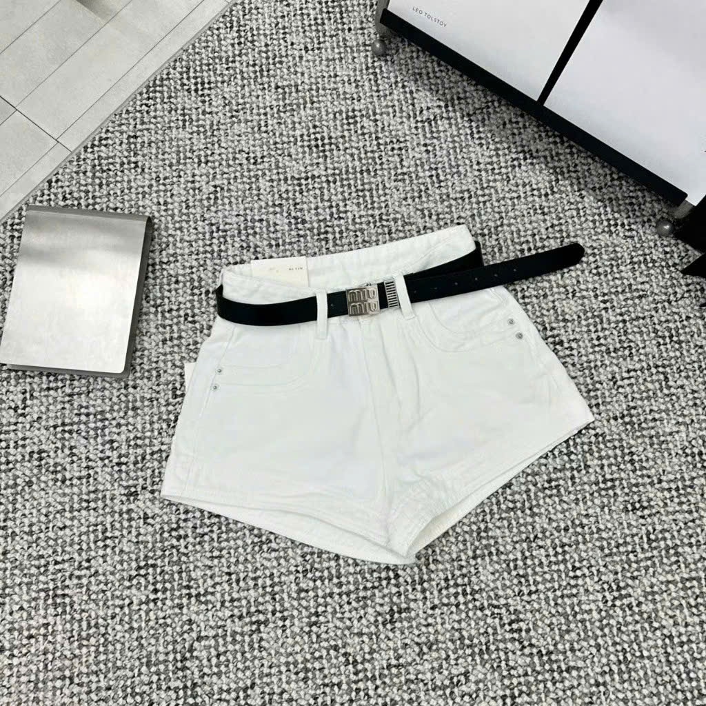 Quần Short Can Gấu Vải Jean Dày Dặn Mới Về Cho Chị Em