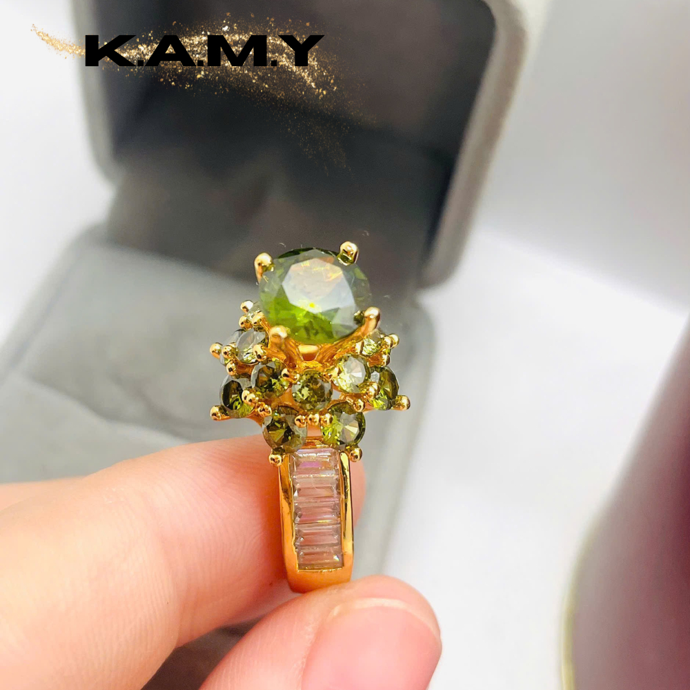 Nhẫn nữ hoa đá xanh sang trọng, thiết kế đính đá tầng – phong cách nổi bật thời trang phụ kiện nữ