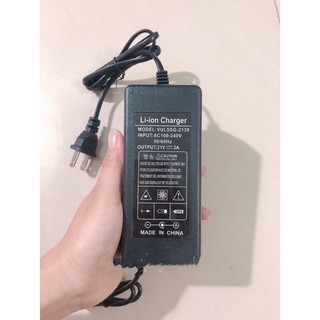 Sạc pin 5s 21v 3A loại xịn có quạt tản nhiệt đầy pin tự ngắt có báo đèn khi sạc