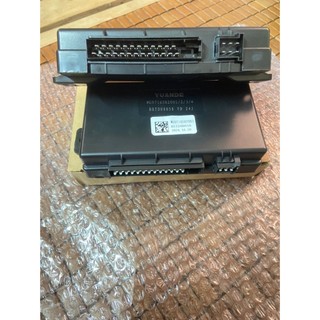 Hộp xi nhan Howo A7 dùng trong ô tô, xe tải. Điện 12v và 24v dùng chung (1 chiếc)