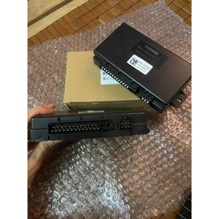 Hộp xi nhan Howo A7 dùng trong ô tô, xe tải. Điện 12v và 24v dùng chung (1 chiếc)