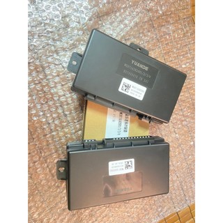 Hộp xi nhan Howo A7 dùng trong ô tô, xe tải. Điện 12v và 24v dùng chung (1 chiếc)