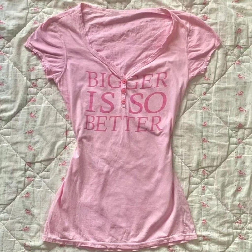 (sẵn)Áo thun cộc tay cổ V khuy cài màu hồng chữ BETTER chất cotton ABBT053 - Tiktik