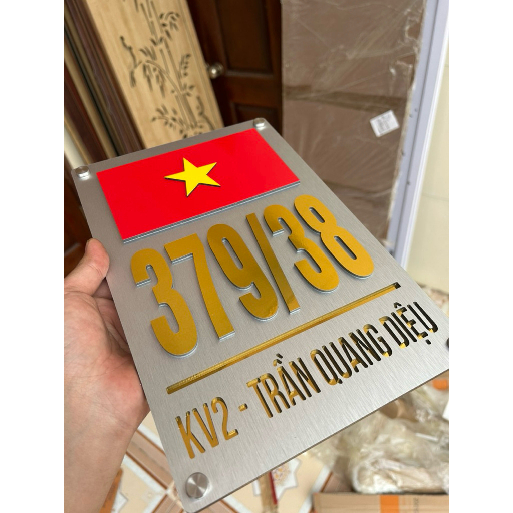 BIỂN SỐ NHÀ CỜ ĐỎ SAO VÀNG,Màu xước bạc + Alu vàng gương