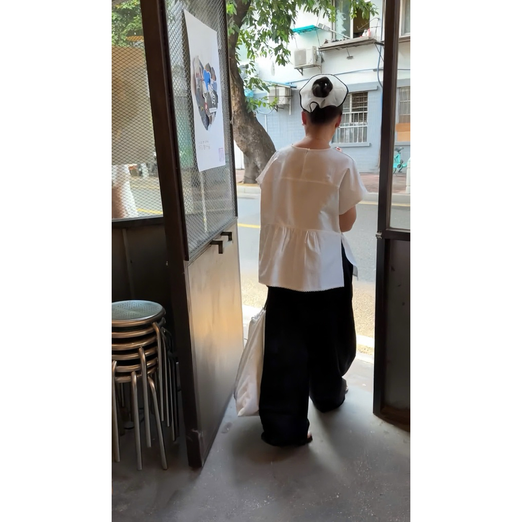 Áo cộc tay xẻ 2 bên phối ren Onni st