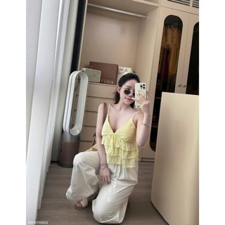 (Hàng loại 1)Set áo 2 dây xô ren cổ V họa tiết hoa nhí tầng bèo lưng chun phối quần linen dài suông đi biển trẻ trung
