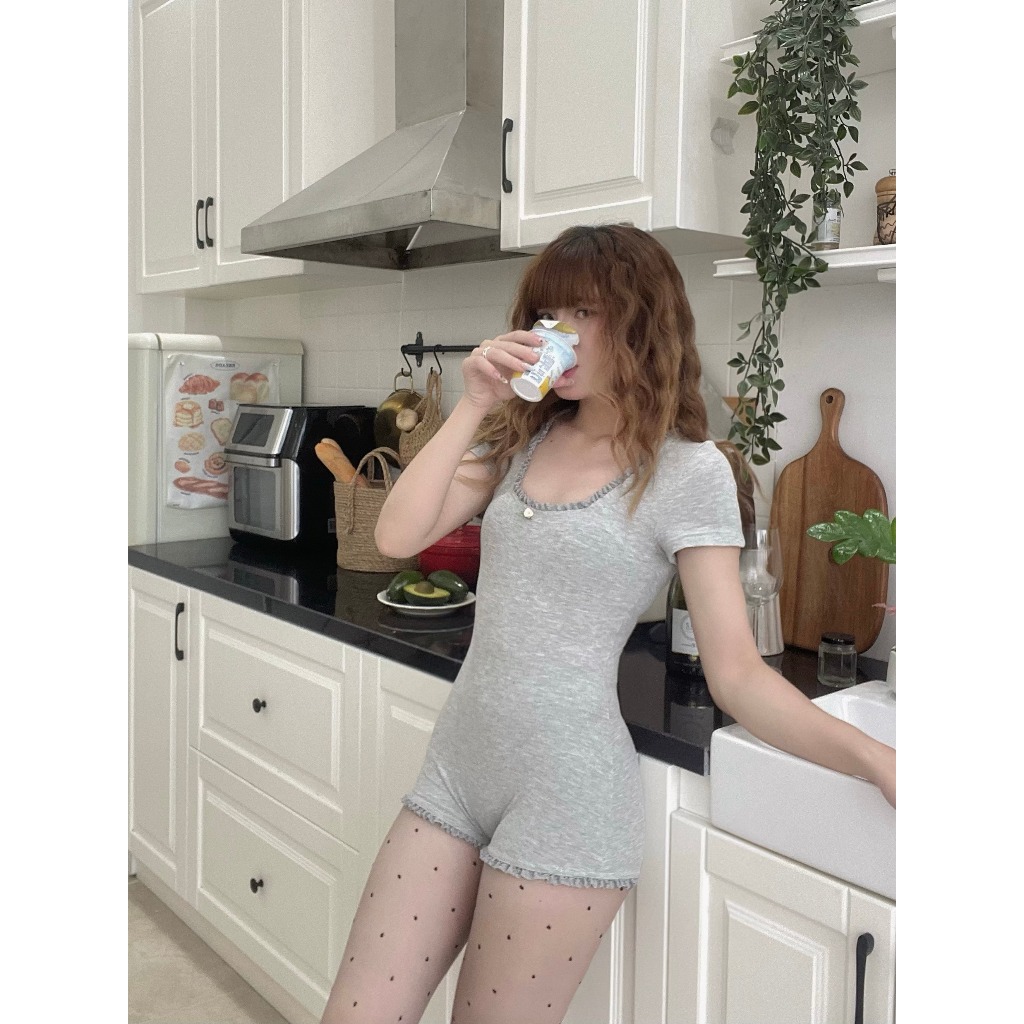 [Sẵn - Tặng miếng dán ngực] Bodysuit liền thân tay ngắn cổ vuông viền ren ôm body sexy cho nữ