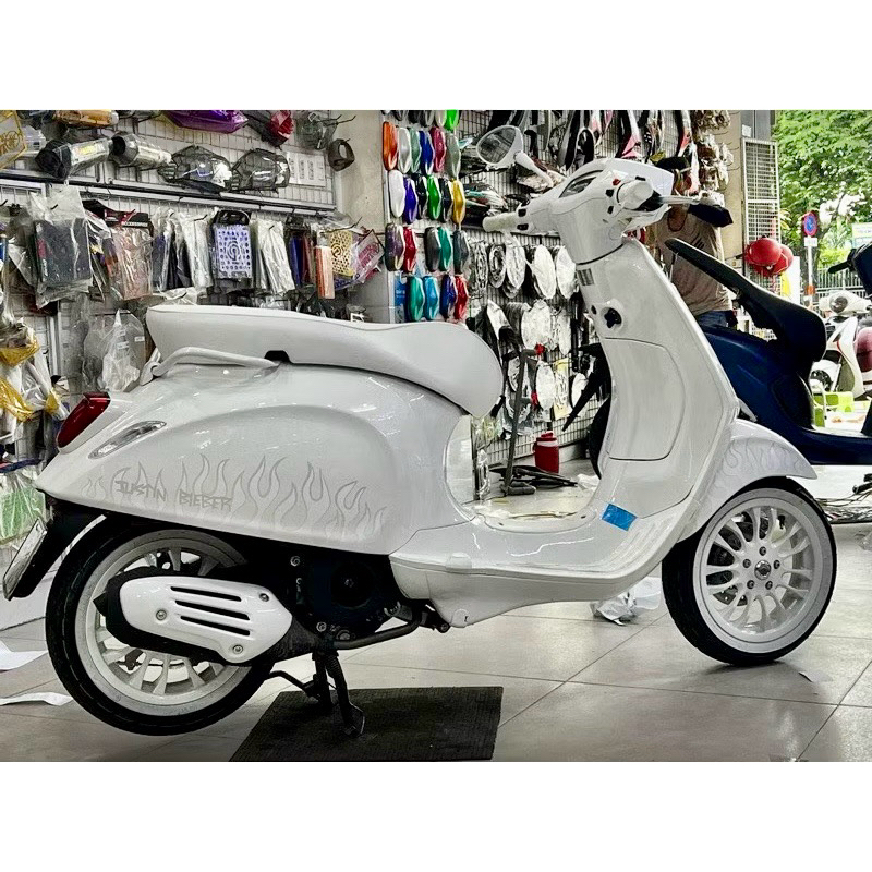 Tem Vespa Justin Bieber siêu đẹp
