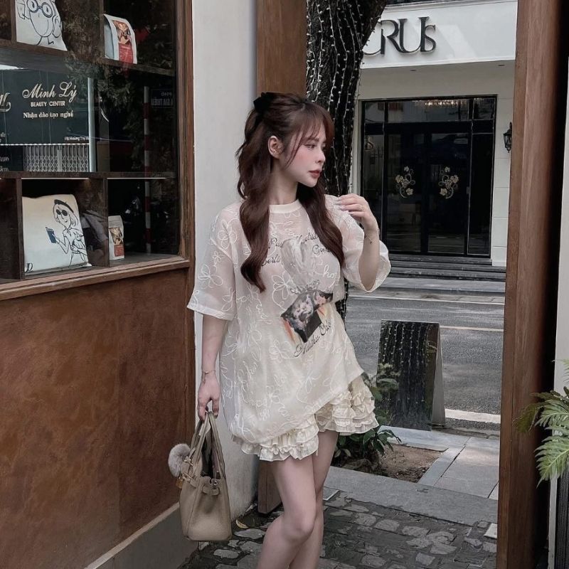 Set đồ nữ mùa hè áo thun in hình cô gái mix chân váy voan tầng trắng, set chân váy ngắn xếp ly tiểu thư HCOM26339