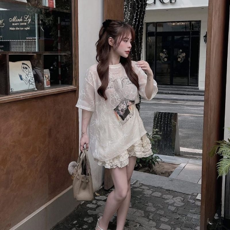 Set đồ nữ mùa hè áo thun in hình cô gái mix chân váy voan tầng trắng, set chân váy ngắn xếp ly tiểu thư HCOM26339